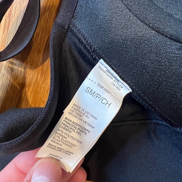 Under Armour Sports Bra Size SMALL 🖤 - Picture 7 of 11